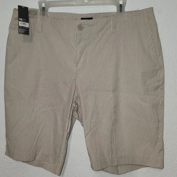 Mossino Ladie's stretch shorts,  in size 16W   NWT - Picture 2 of 12